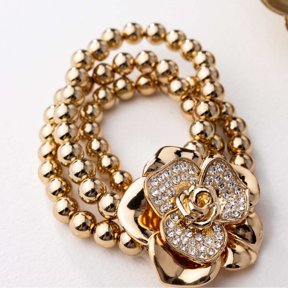 Elegant Gold Flower Bracelet